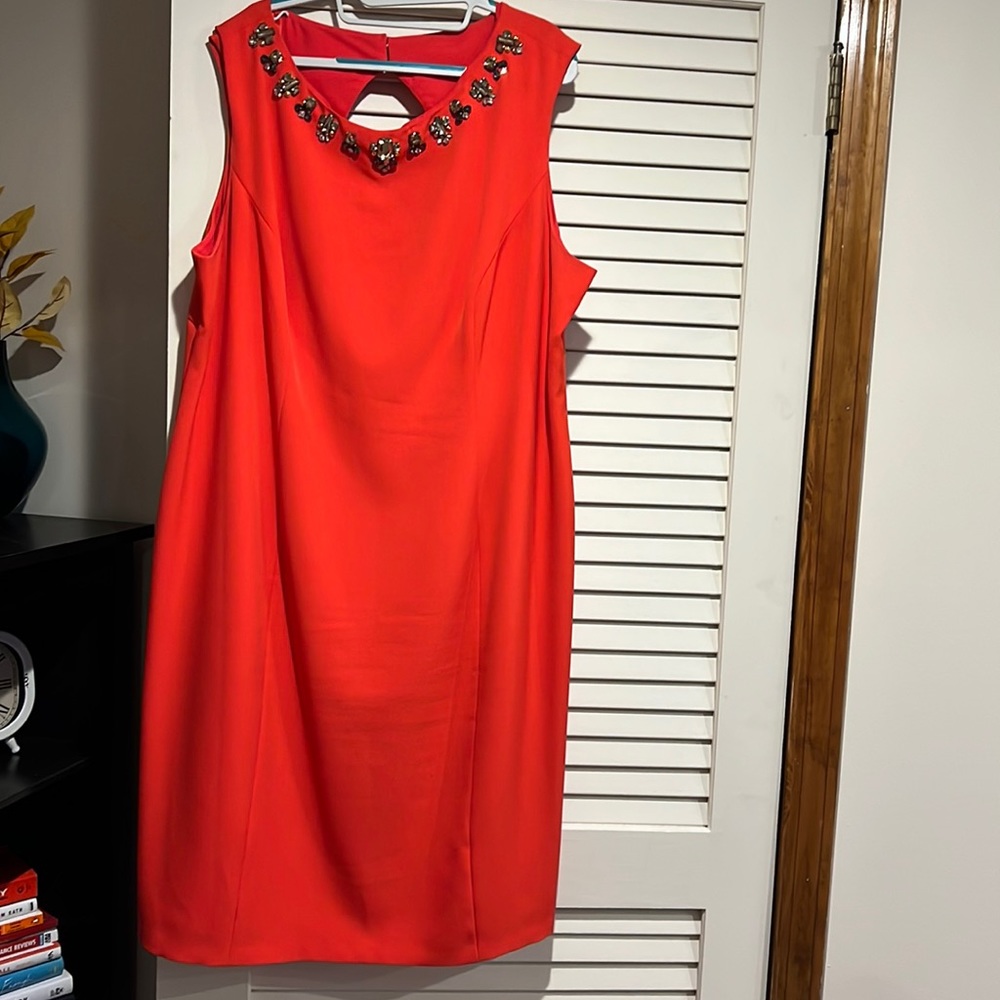 Sleeveless crepe dress